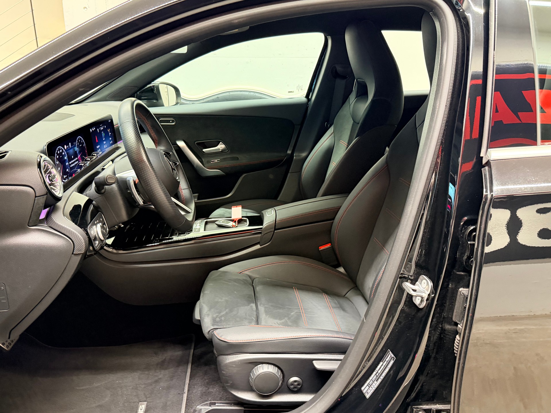 MERCEDES-BENZ A 200 AMG Line 7G-DCT-image-11