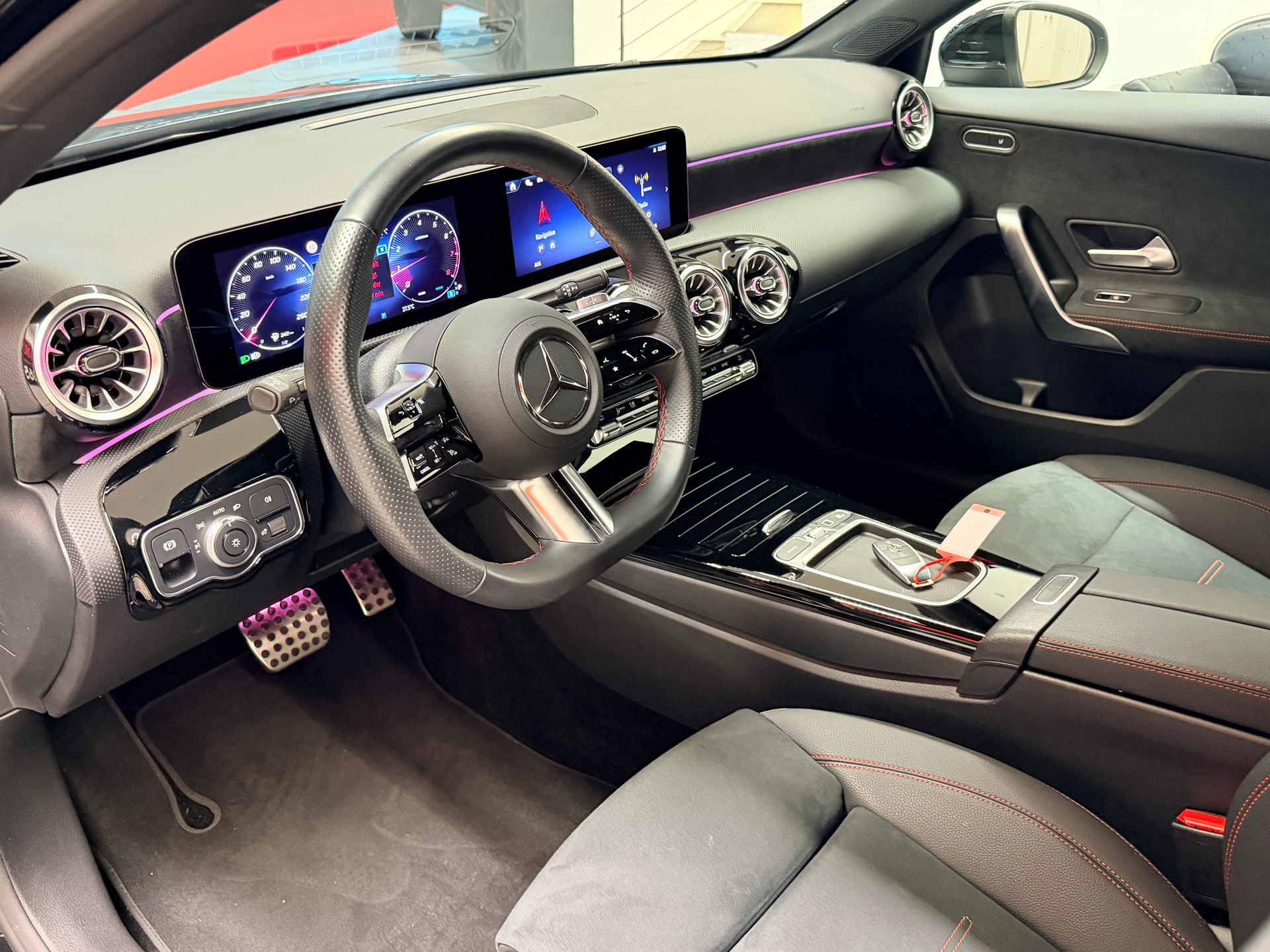 MERCEDES-BENZ A 200 AMG Line 7G-DCT-image-9