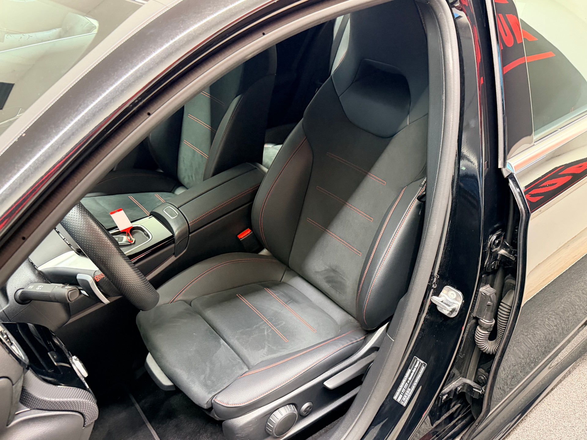 MERCEDES-BENZ A 200 AMG Line 7G-DCT-image-12