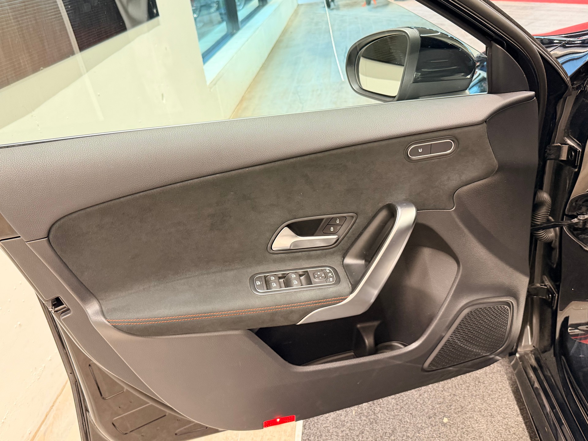 MERCEDES-BENZ A 200 AMG Line 7G-DCT-image-10