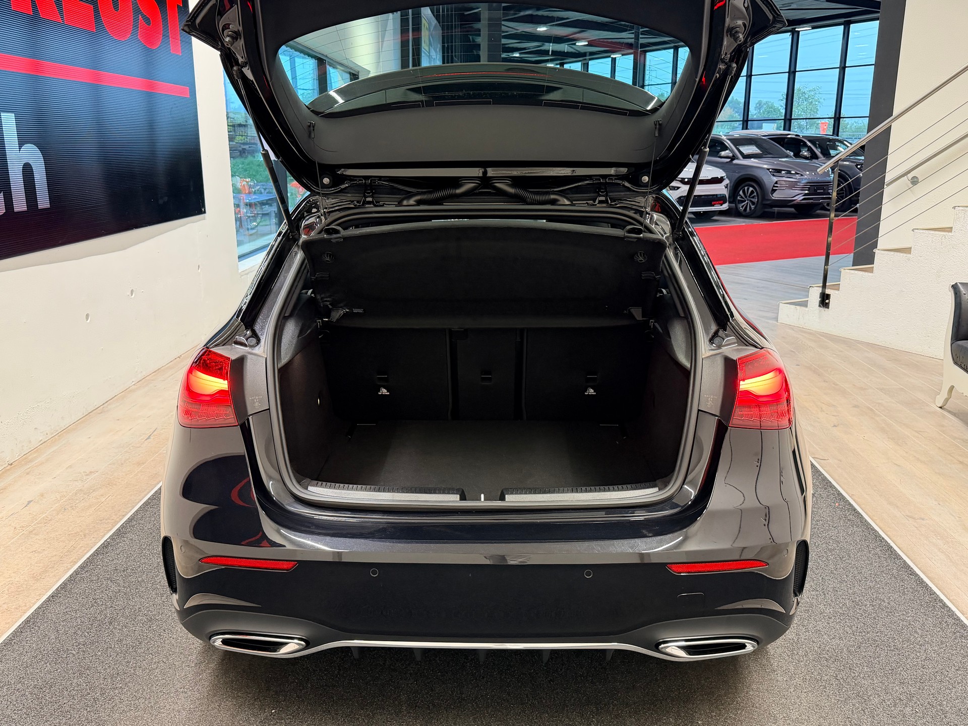 MERCEDES-BENZ A 200 AMG Line 7G-DCT-image-8
