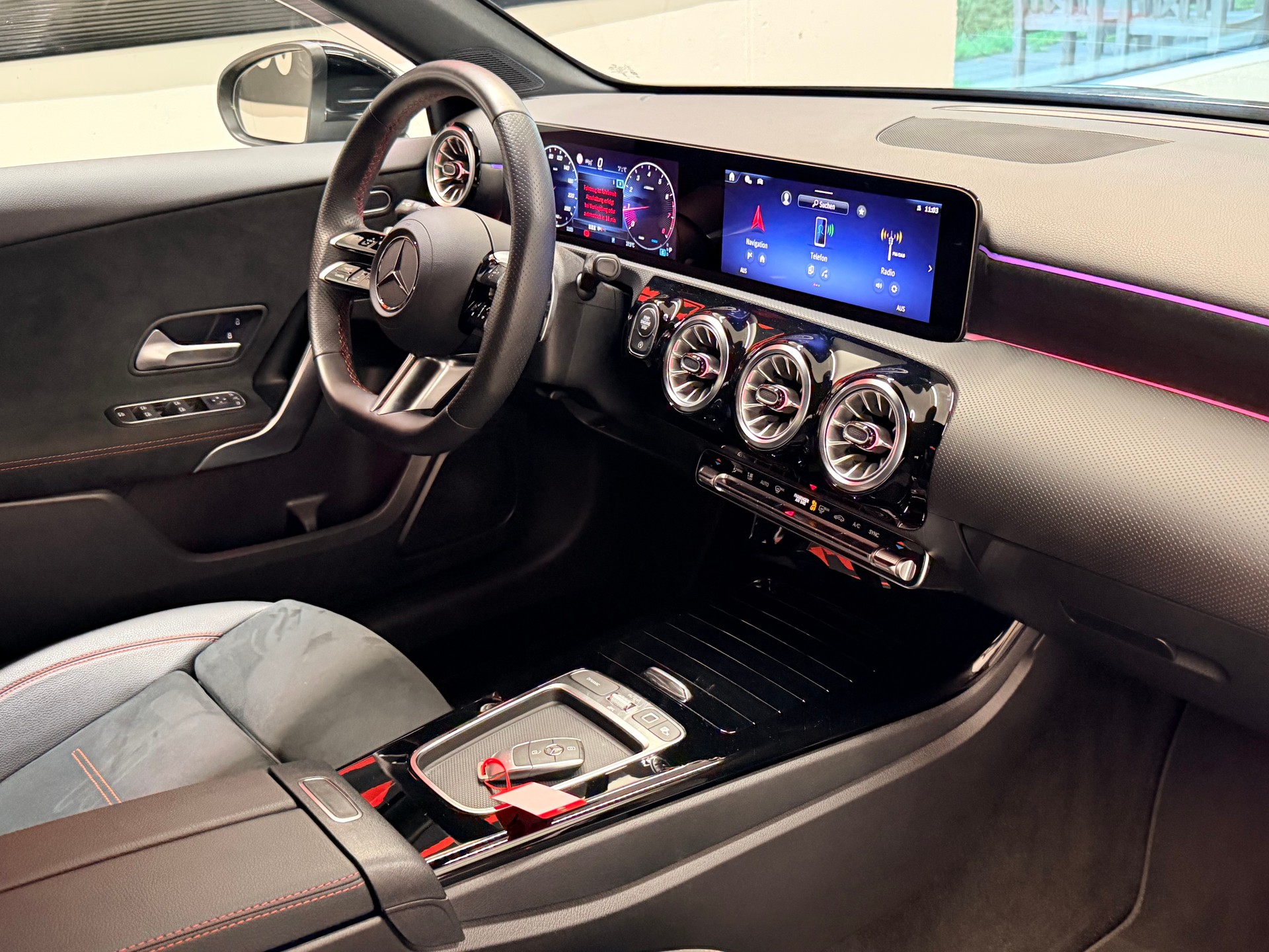MERCEDES-BENZ A 200 AMG Line 7G-DCT-image-16