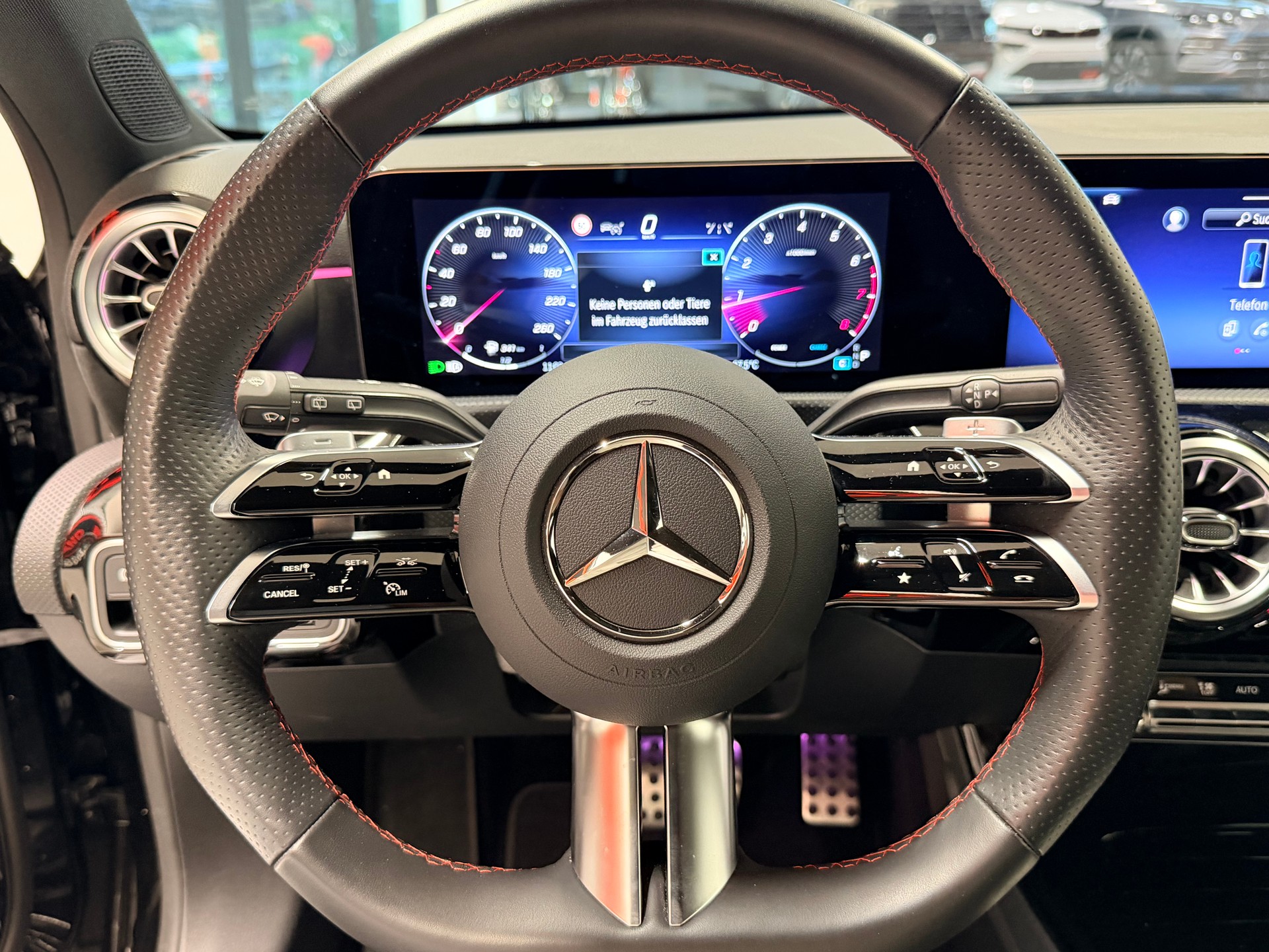MERCEDES-BENZ A 200 AMG Line 7G-DCT-image-21