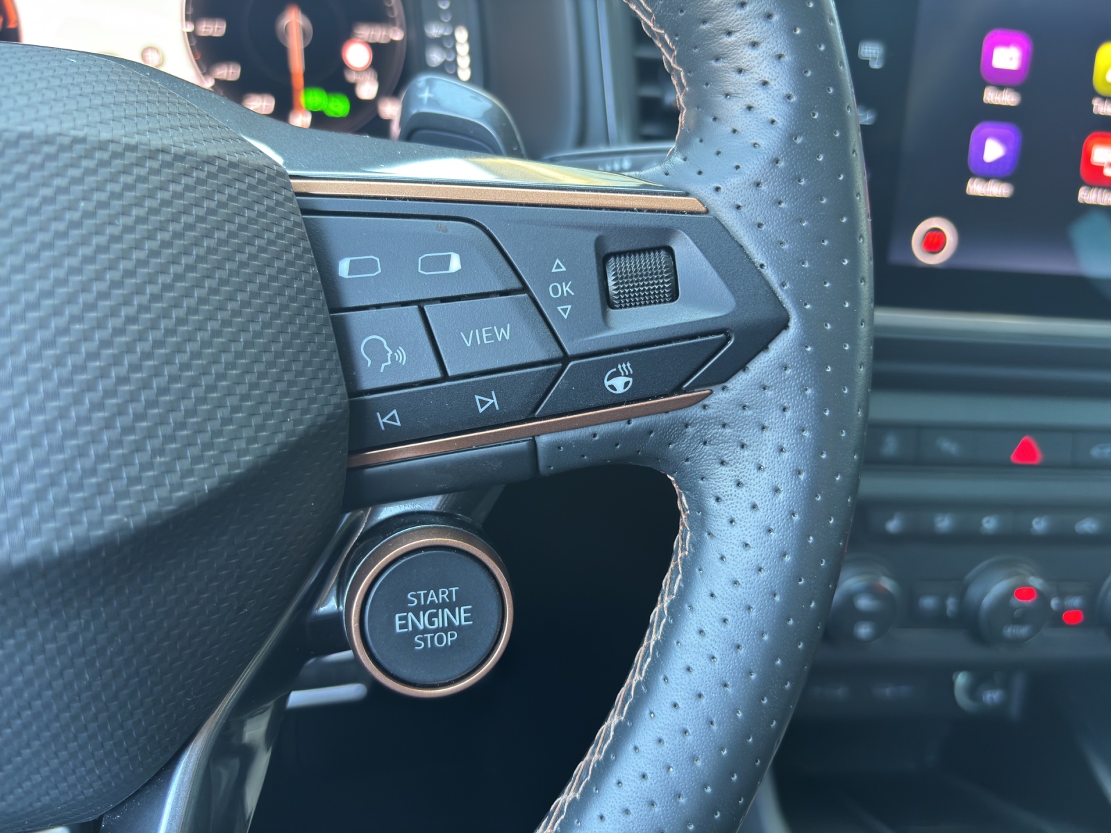 CUPRA Ateca 2.0TSI VZ 4Drive DSG mit AHK, 360° Kamera & Panorama-Glasdach-image-14
