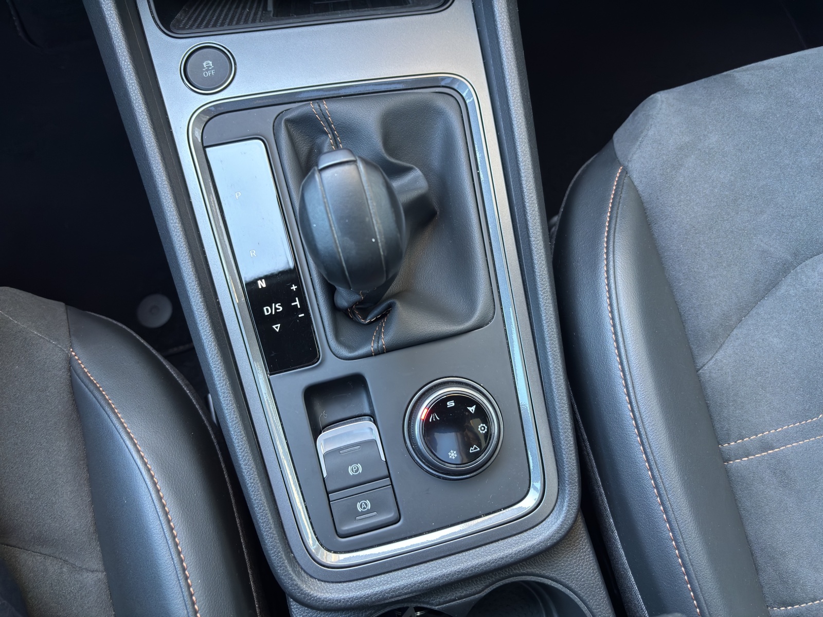 CUPRA Ateca 2.0TSI VZ 4Drive DSG mit AHK, 360° Kamera & Panorama-Glasdach-image-18