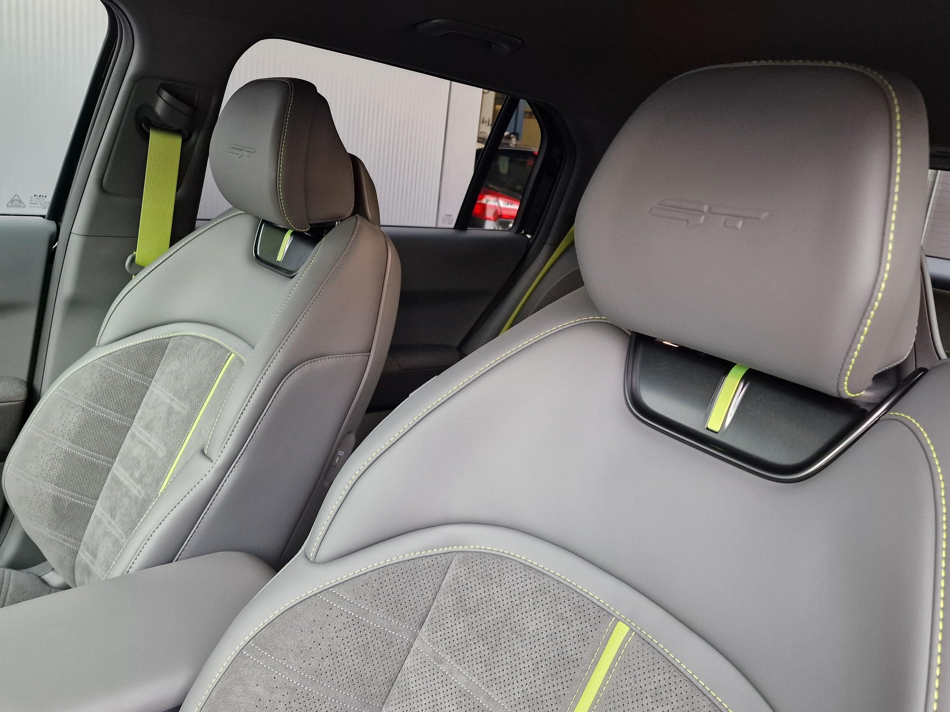 KIA EV3 81 kWh GT 4x4-image-9