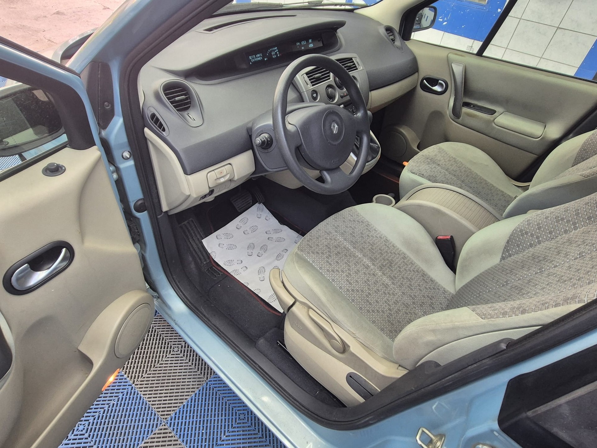 RENAULT Scénic 1.6 16V Fairway Automatic-image-9