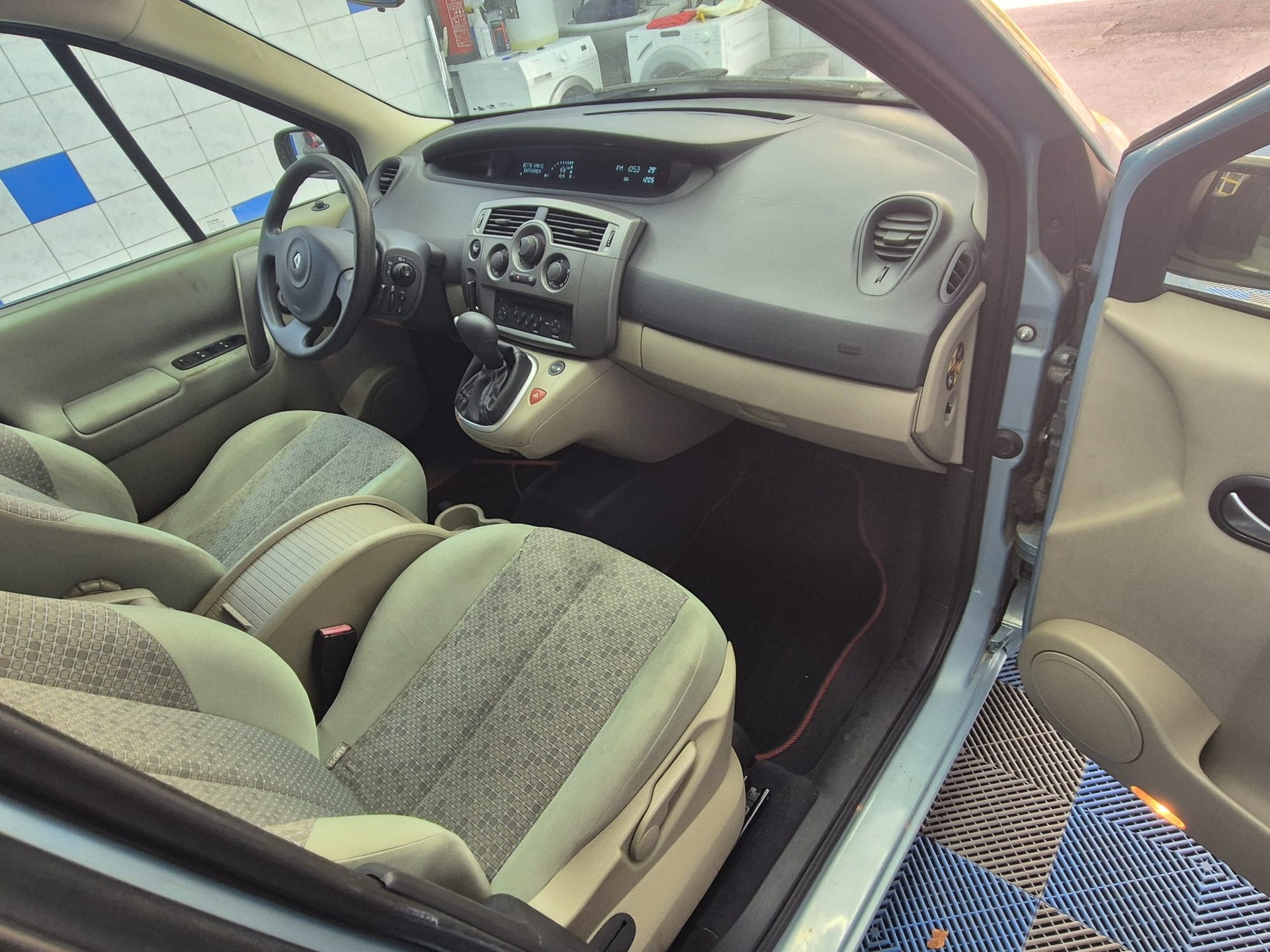 RENAULT Scénic 1.6 16V Fairway Automatic-image-12