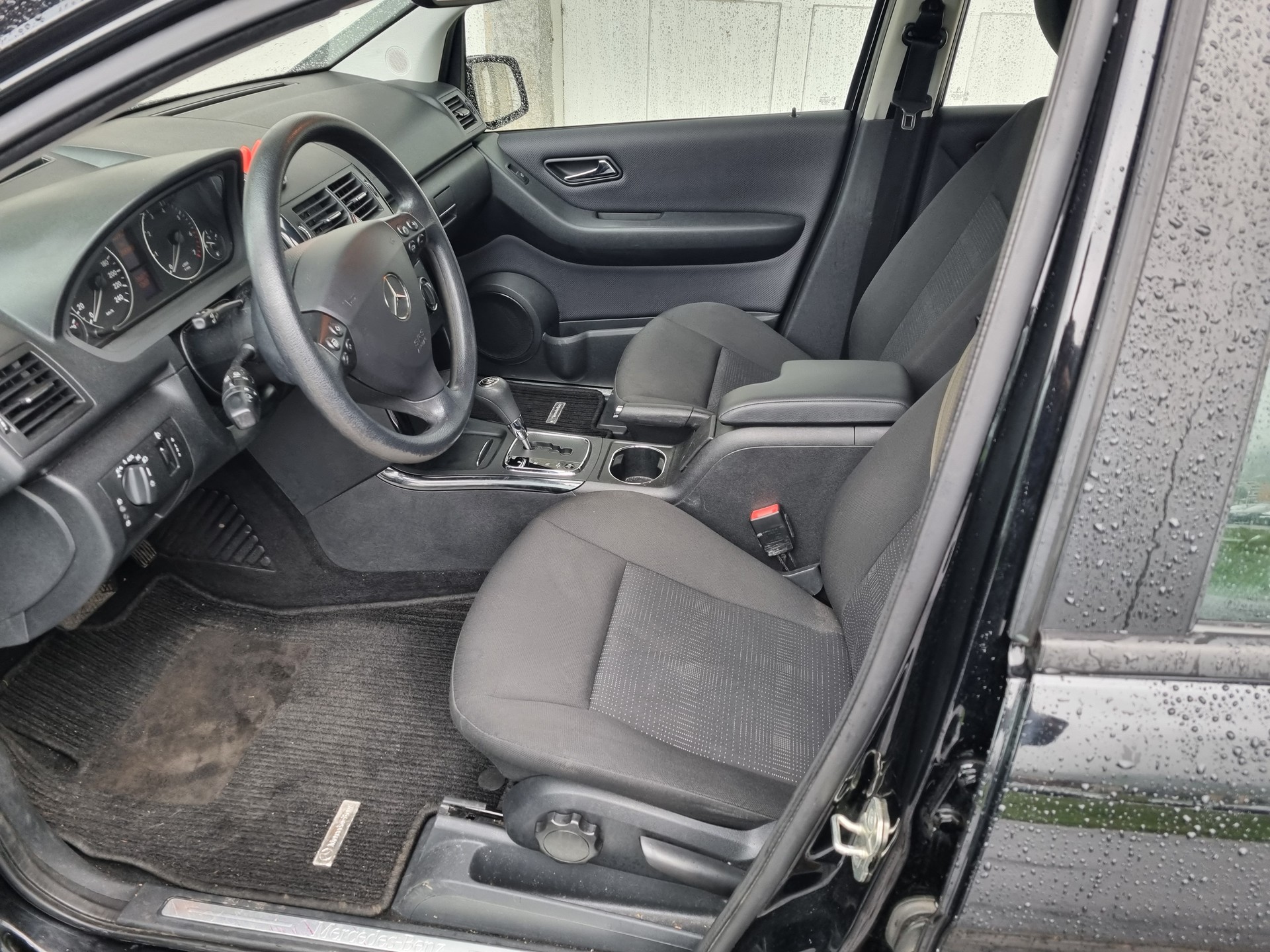 MERCEDES-BENZ A 150 Avantgarde Edition A-image-9