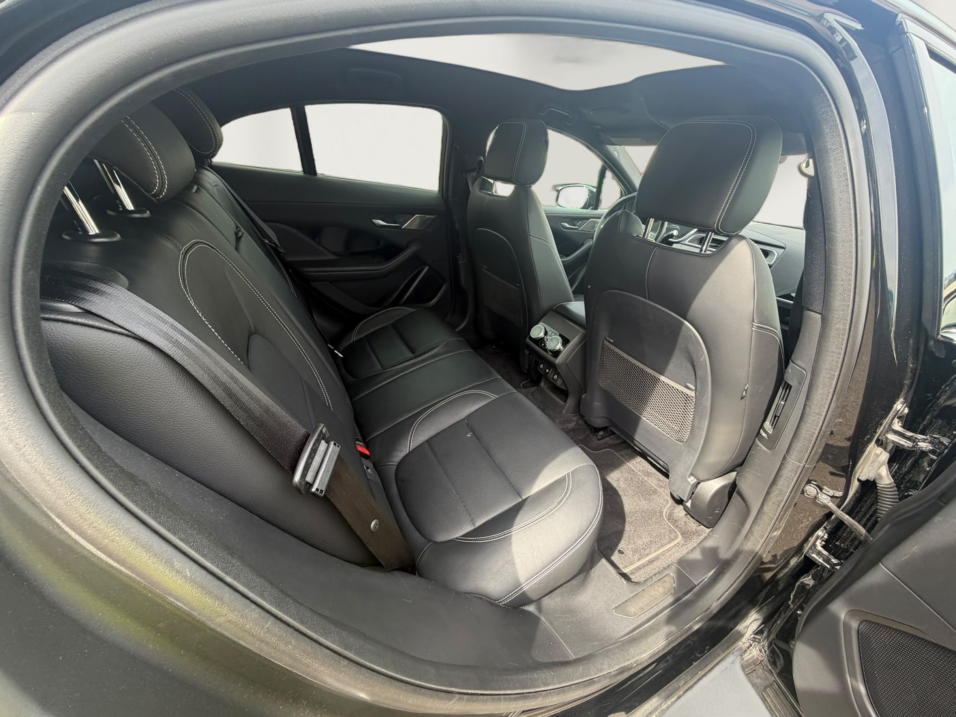JAGUAR I-Pace EV400 Black AWD-image-11