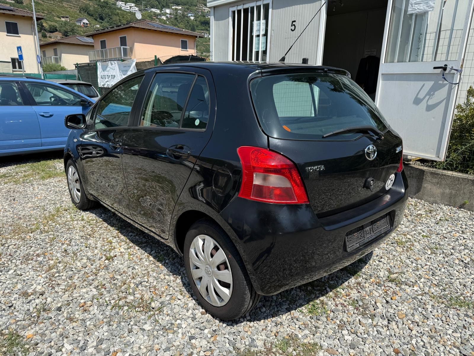 TOYOTA Yaris 1.3 Linea Luna-image-3