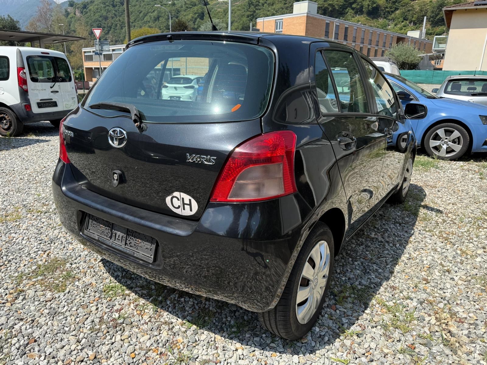 TOYOTA Yaris 1.3 Linea Luna-image-4