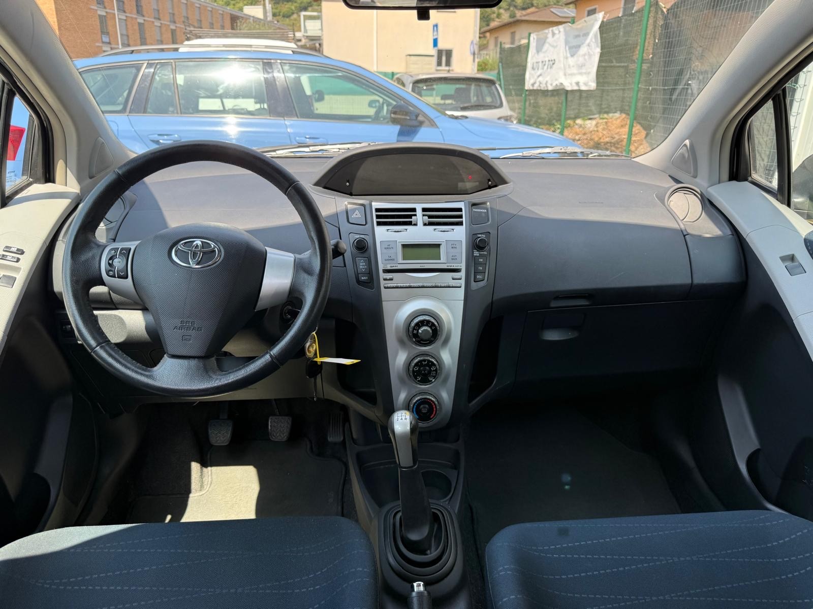 TOYOTA Yaris 1.3 Linea Luna-image-5