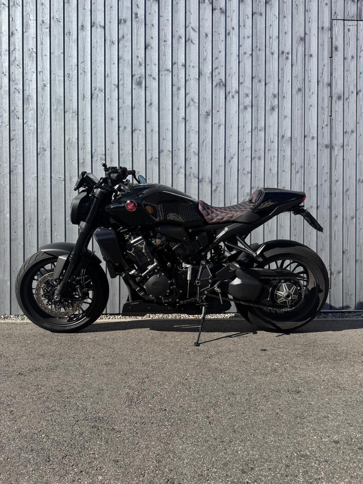 HONDA CB 1000 R Black Edition-showroom-element-2