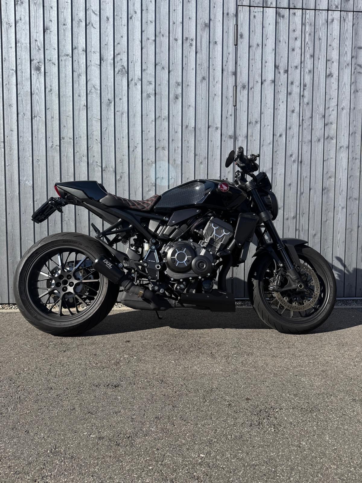 HONDA CB 1000 R Black Edition