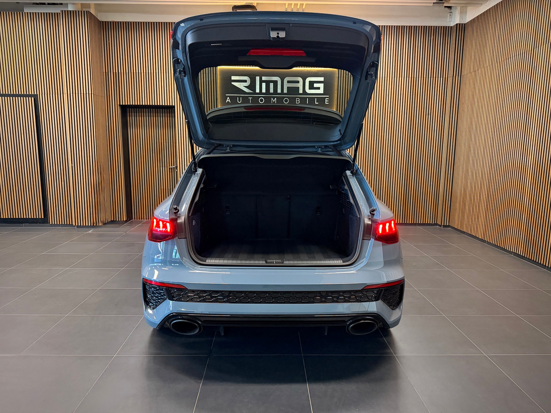 AUDI RS3 Sportback 2.5 TSI quattro S-tronic | CH-Fzg. | Frisch MFK | Frisch Service | Kemora Grey-image-18