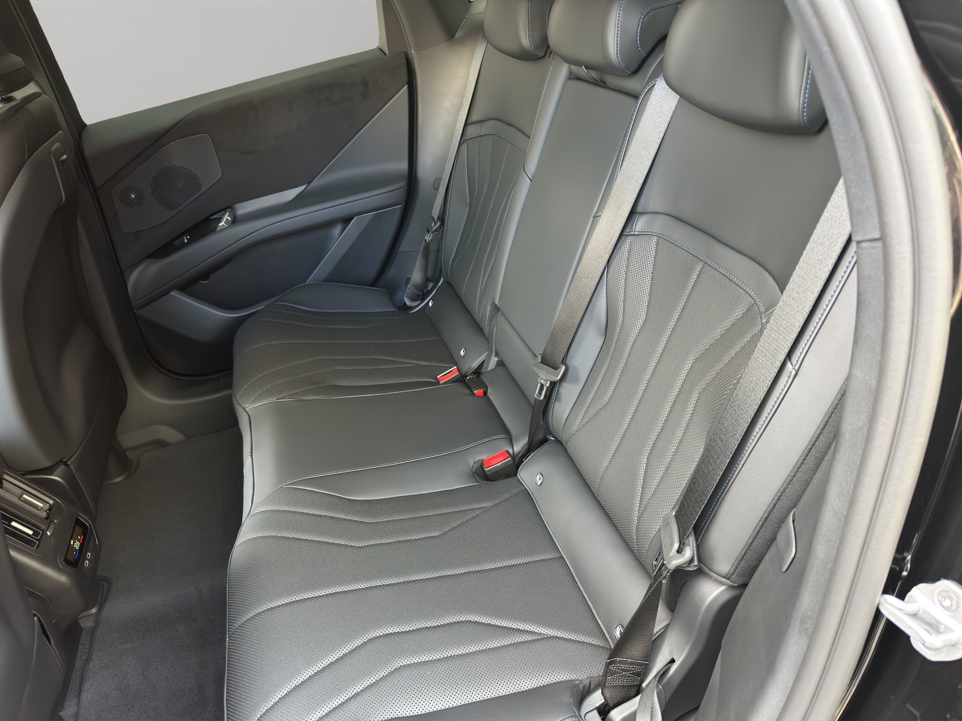 BMW iX3 40 M Sport-image-17