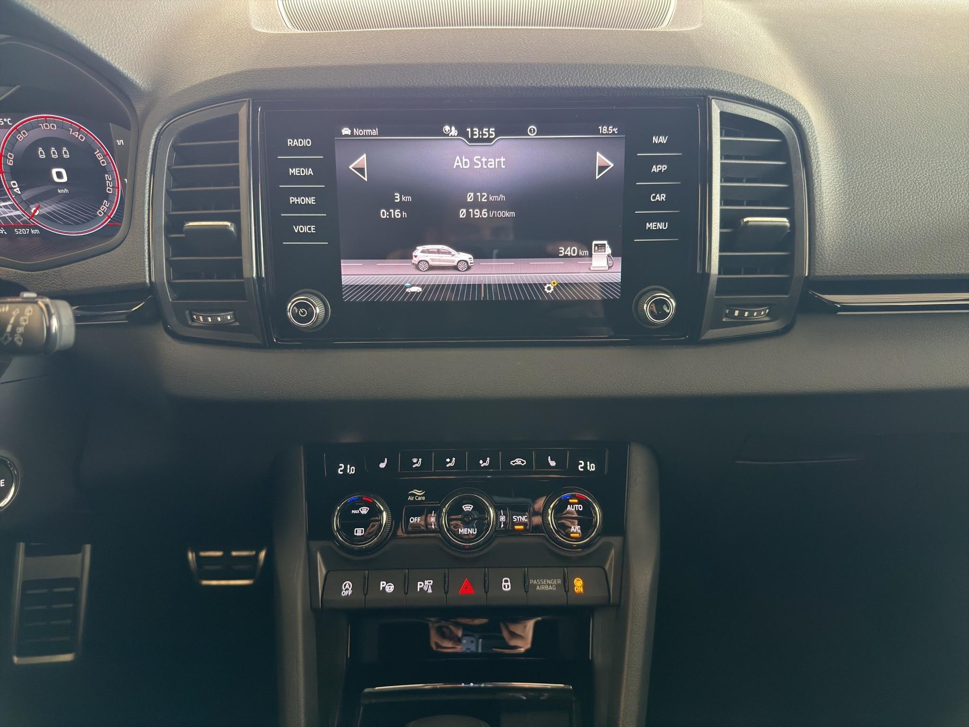 SKODA Karoq 1.5 TSI SportLine DSG-image-14