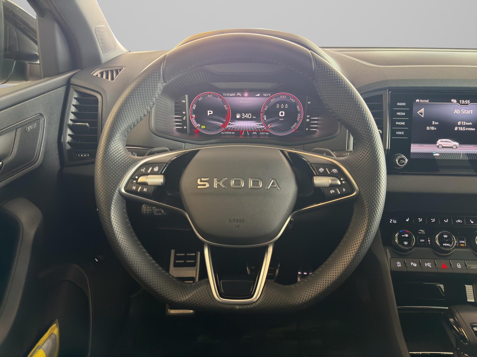 SKODA Karoq 1.5 TSI SportLine DSG-image-13