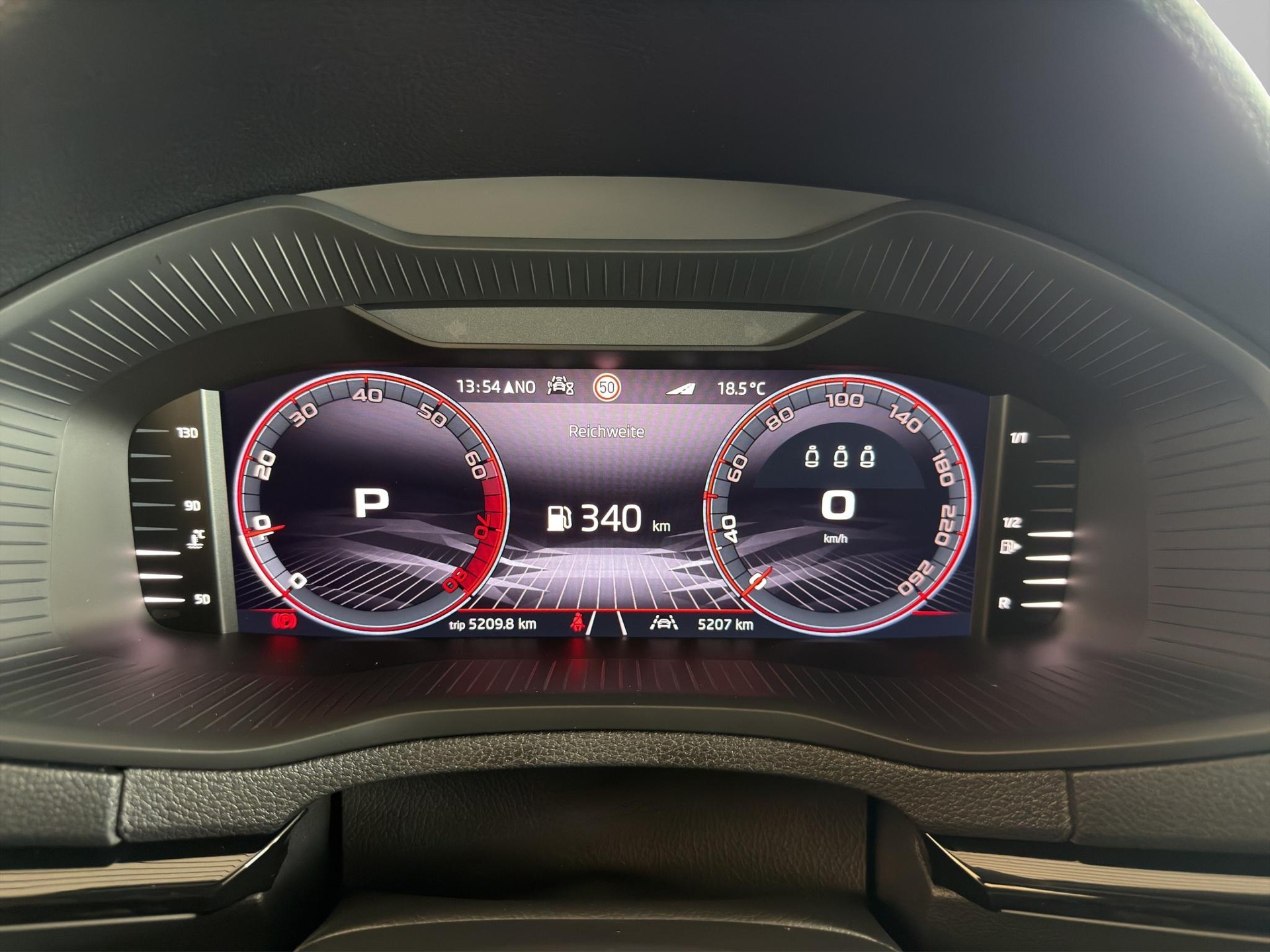 SKODA Karoq 1.5 TSI SportLine DSG-image-16