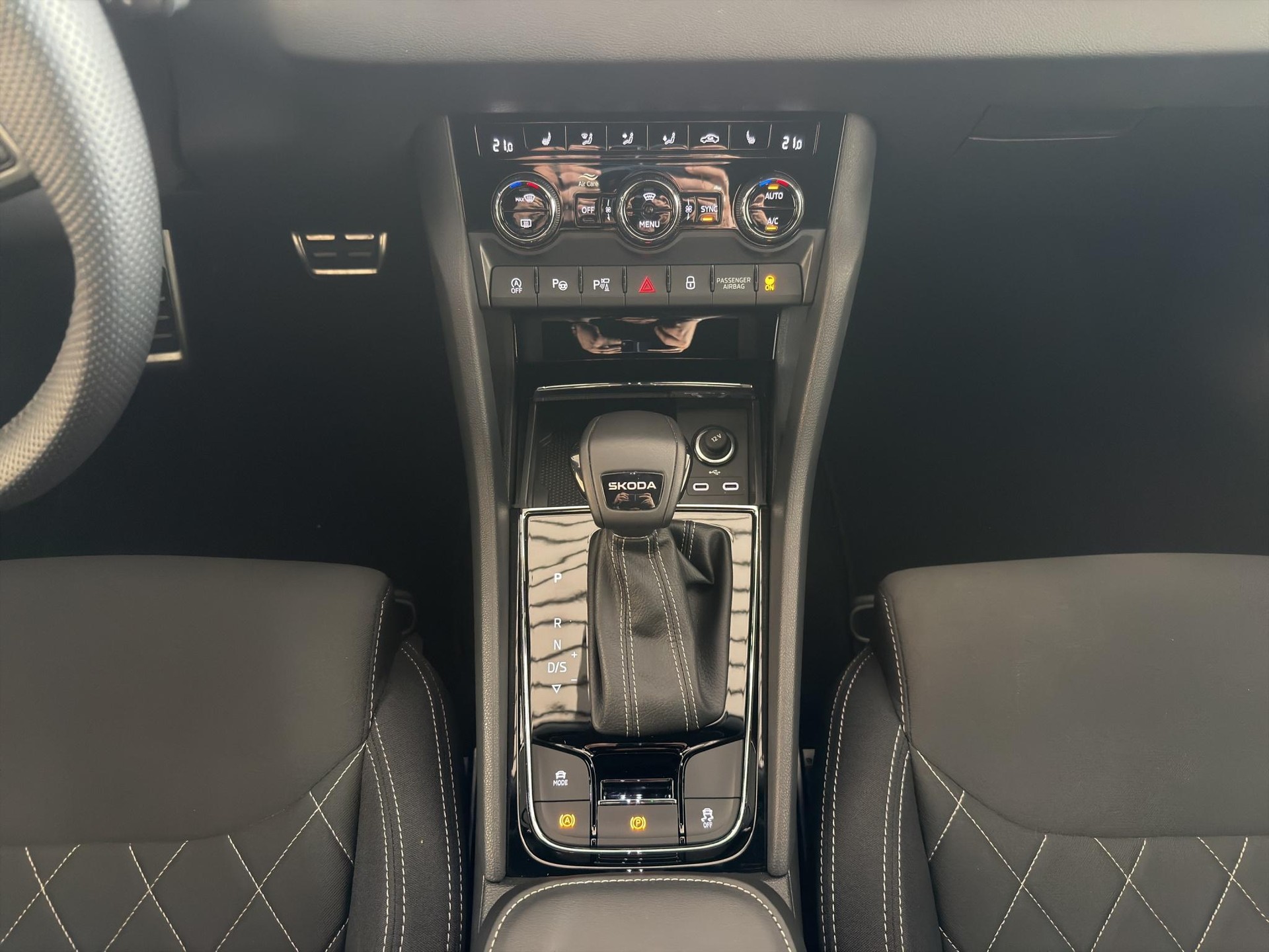 SKODA Karoq 1.5 TSI SportLine DSG-image-15