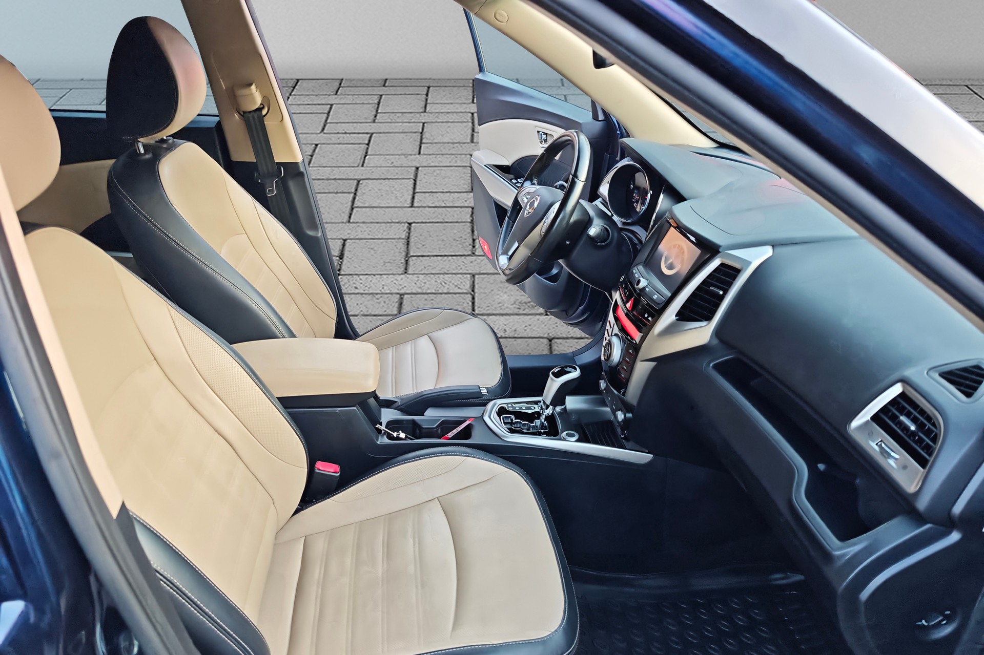KGM-SsangYong Tivoli 1.6 eXDi Sapphire 4WD Automatic-image-9