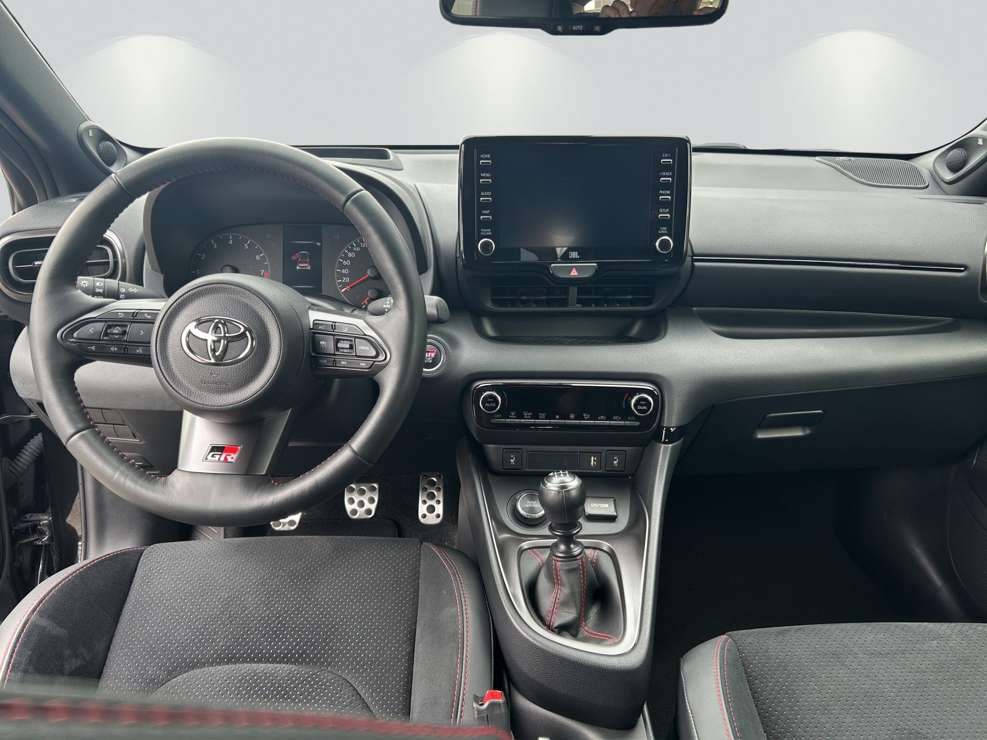 TOYOTA GR Yaris 1.6 Turbo Sport 4x4-image-12