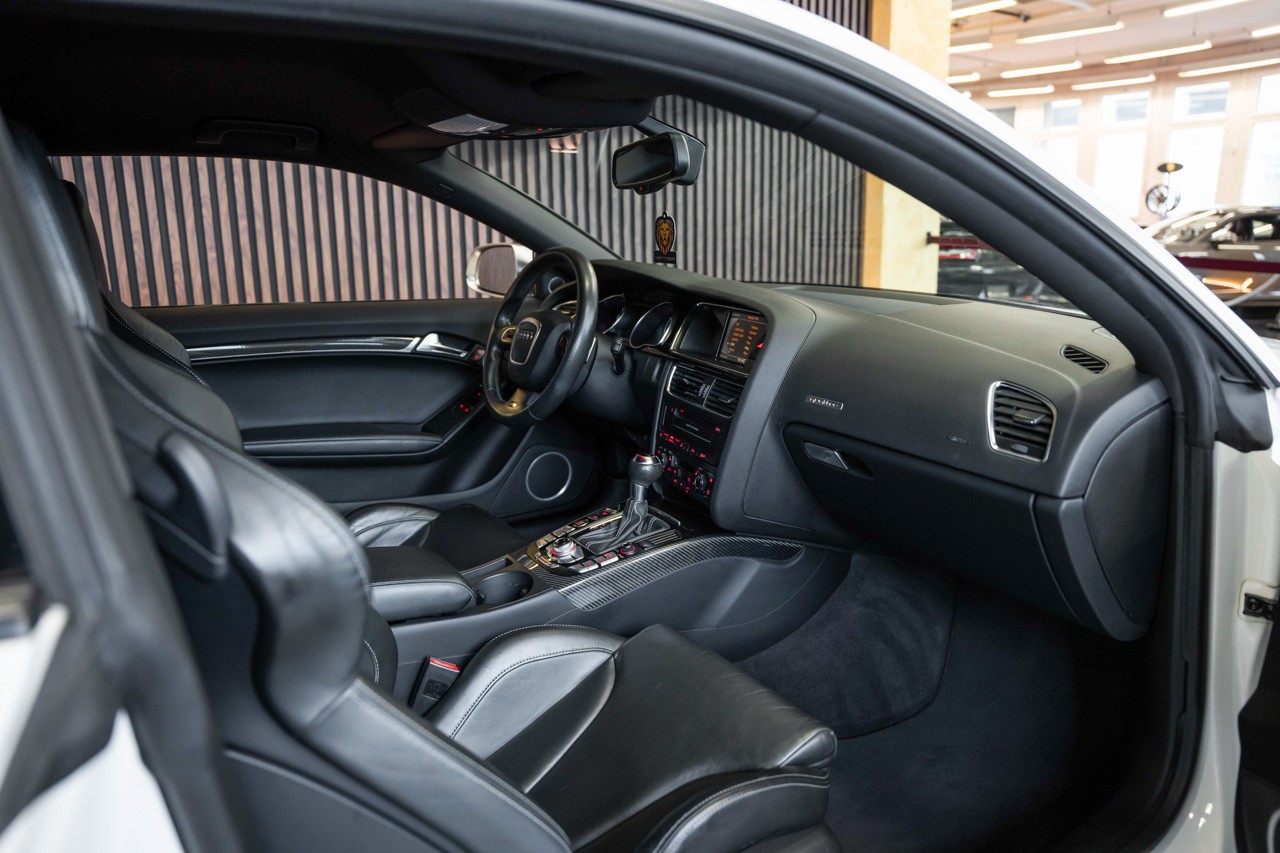 AUDI RS5 Coupé 4.2 FSI quattro S-tronic-image-15