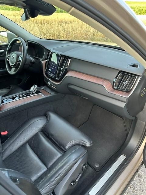 VOLVO 2.0 B5 MH Plus Dark AWD-image-5