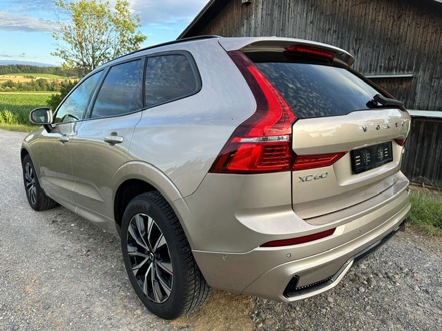 VOLVO 2.0 B5 MH Plus Dark AWD-image-17