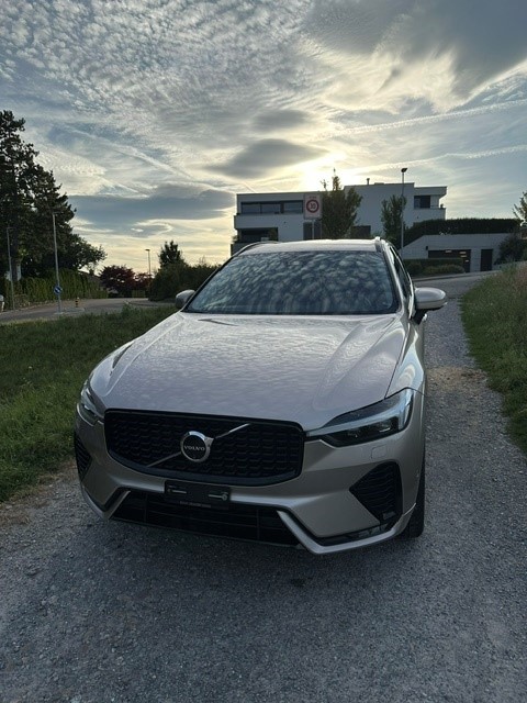 VOLVO 2.0 B5 MH Plus Dark AWD-image-0