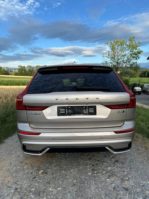 VOLVO 2.0 B5 MH Plus Dark AWD-image-2