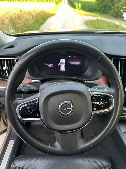 VOLVO 2.0 B5 MH Plus Dark AWD-image-10