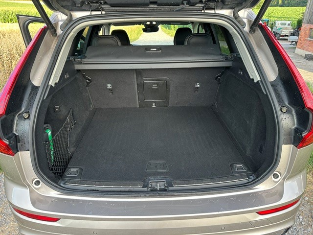 VOLVO 2.0 B5 MH Plus Dark AWD-image-3