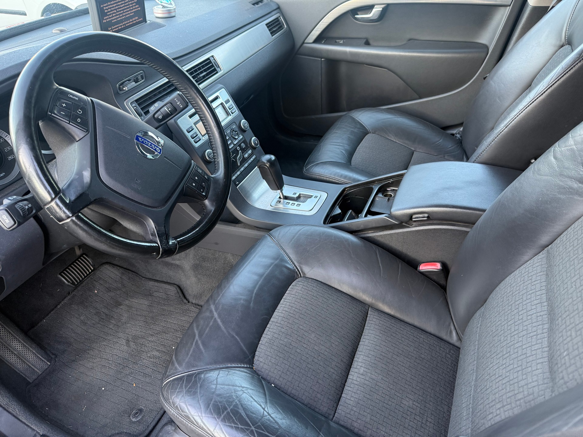 VOLVO V70 D5 AWD Kinetic Geartronic-image-5