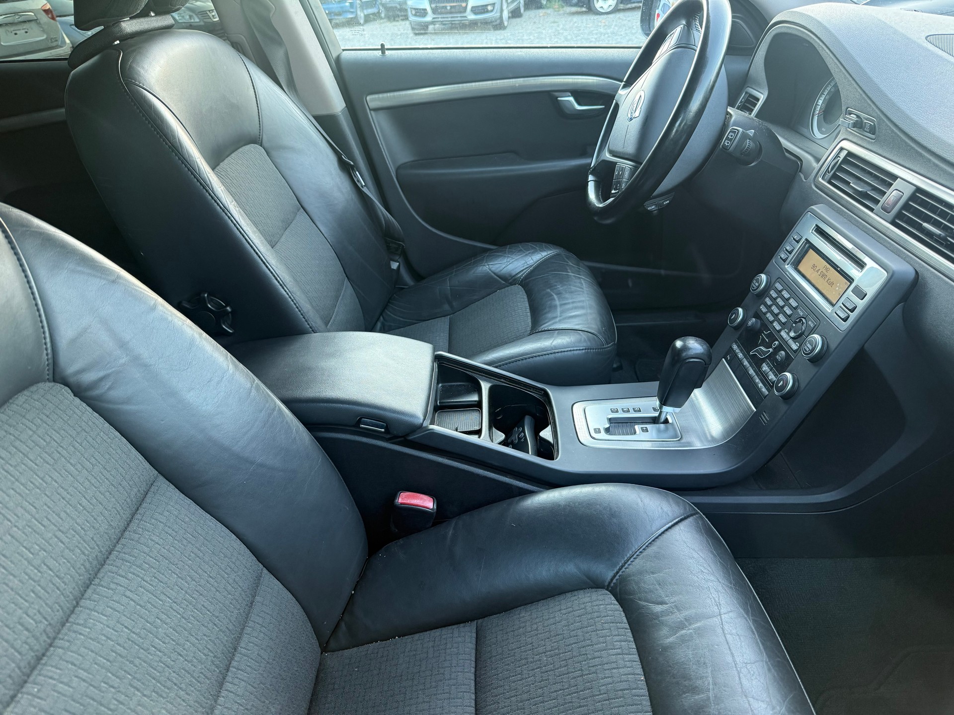 VOLVO V70 D5 AWD Kinetic Geartronic-image-4