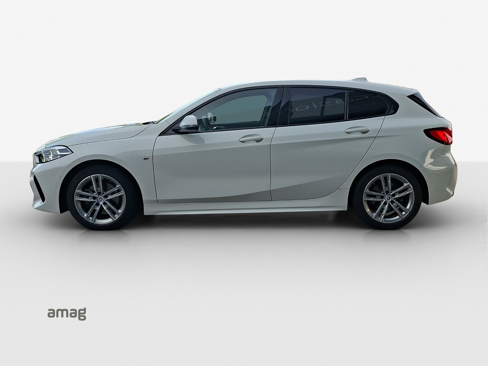 BMW 118i M Sport-image-1