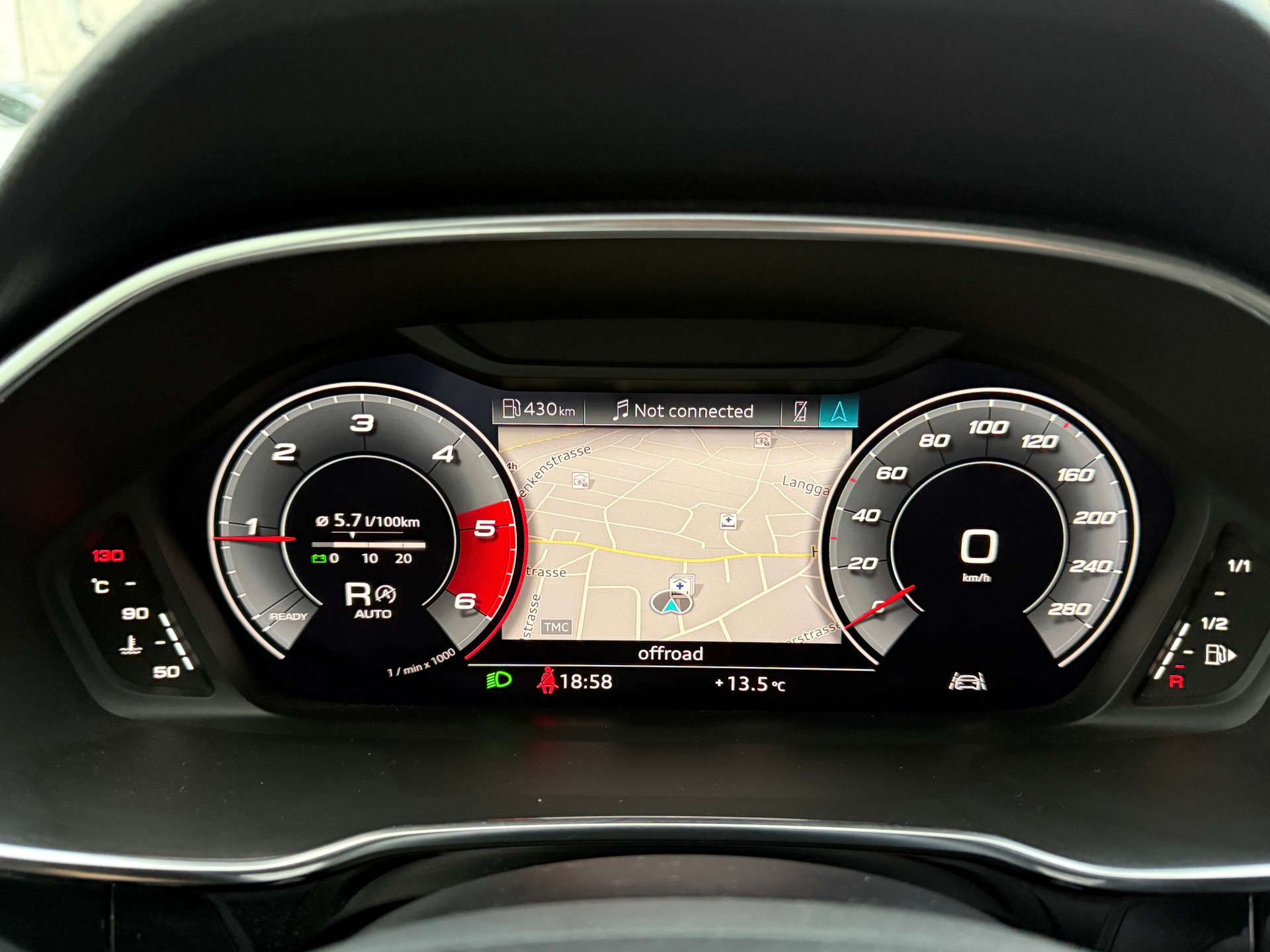 AUDI Q3 35 TDI S-tronic-image-16