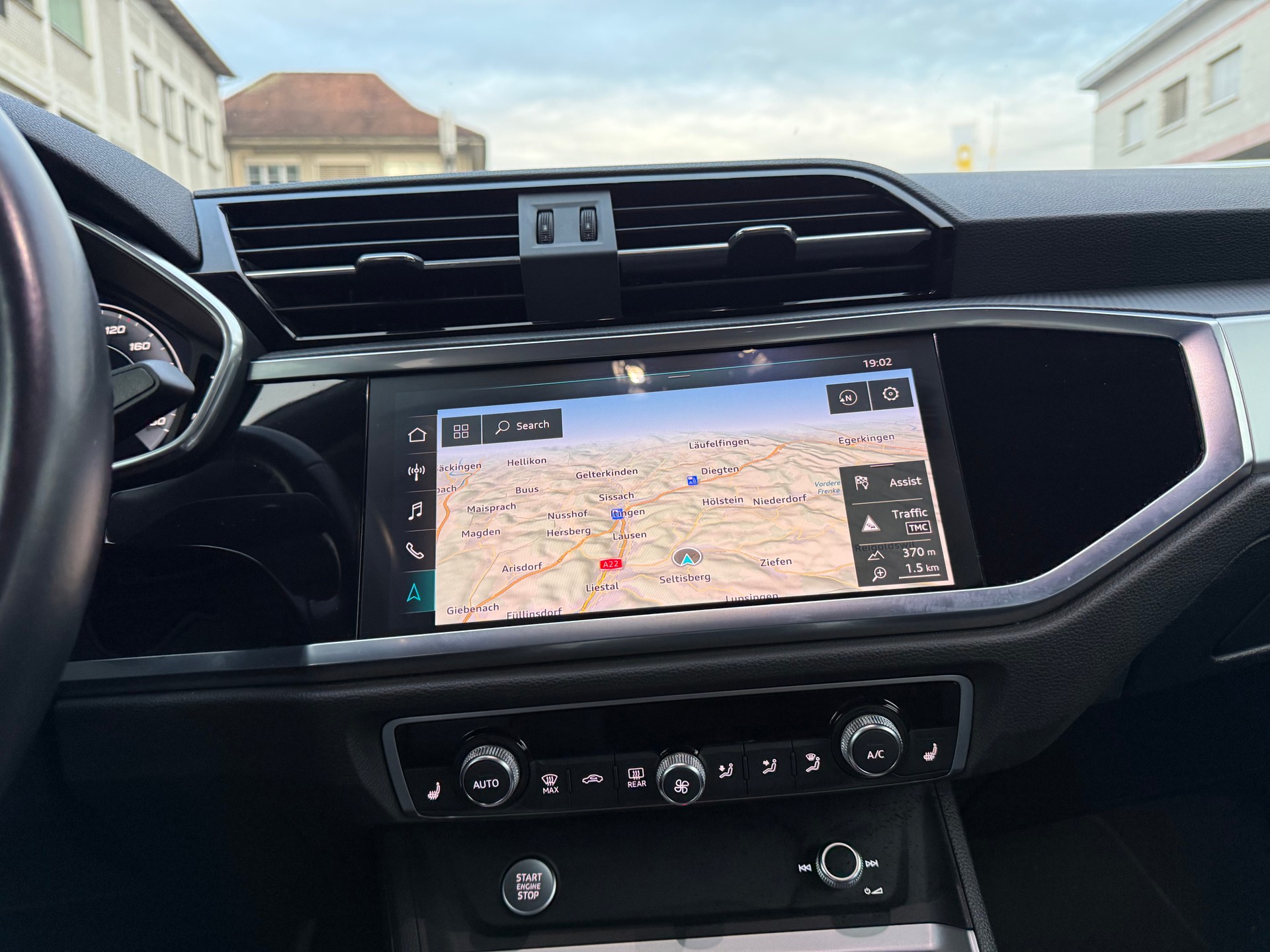 AUDI Q3 35 TDI S-tronic-image-14