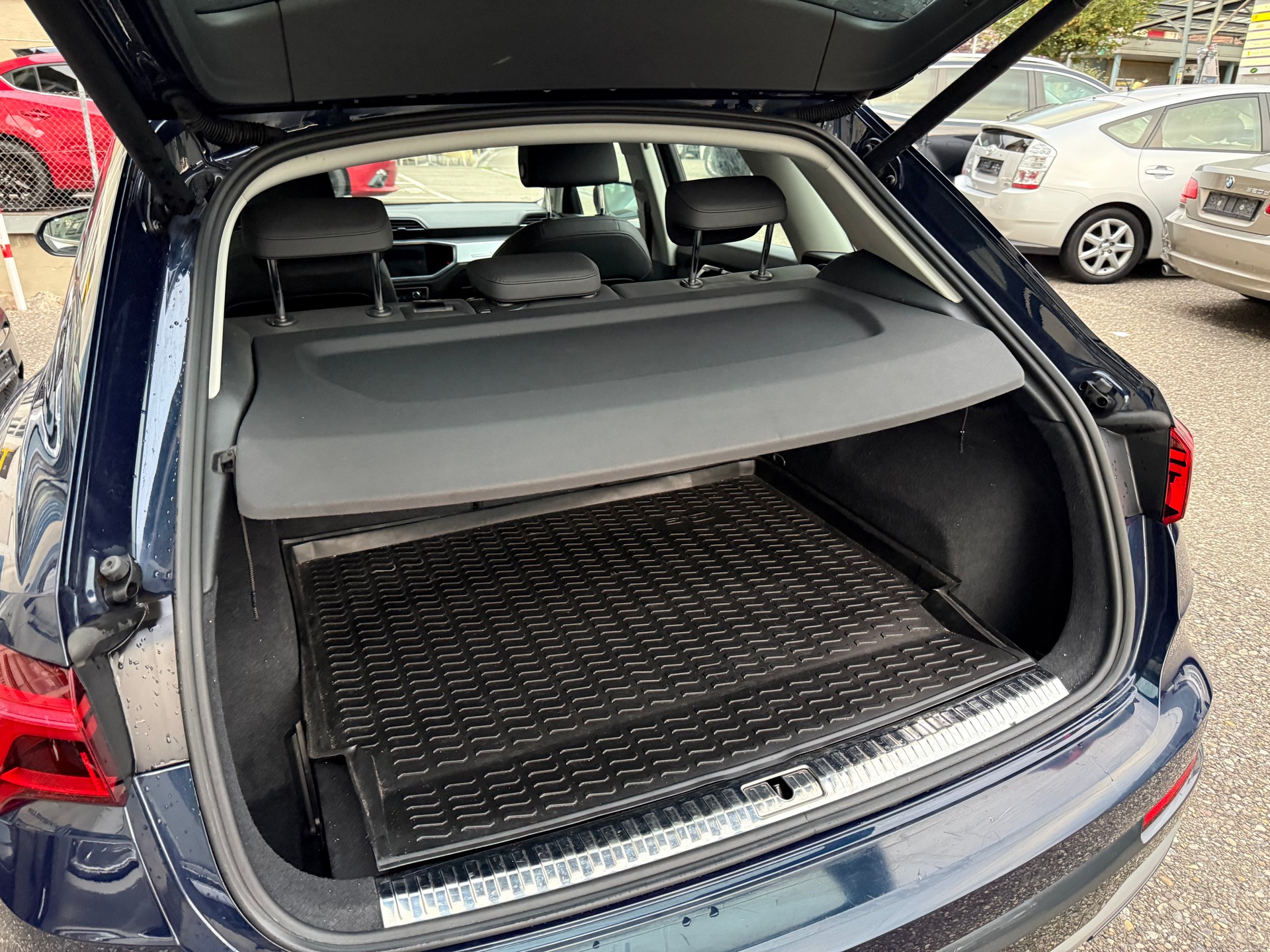 AUDI Q3 35 TDI S-tronic-image-12