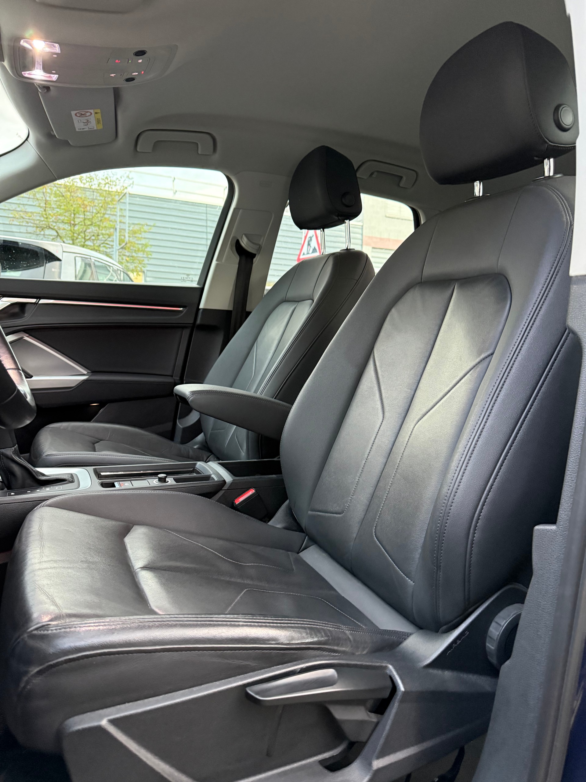 AUDI Q3 35 TDI S-tronic-image-8