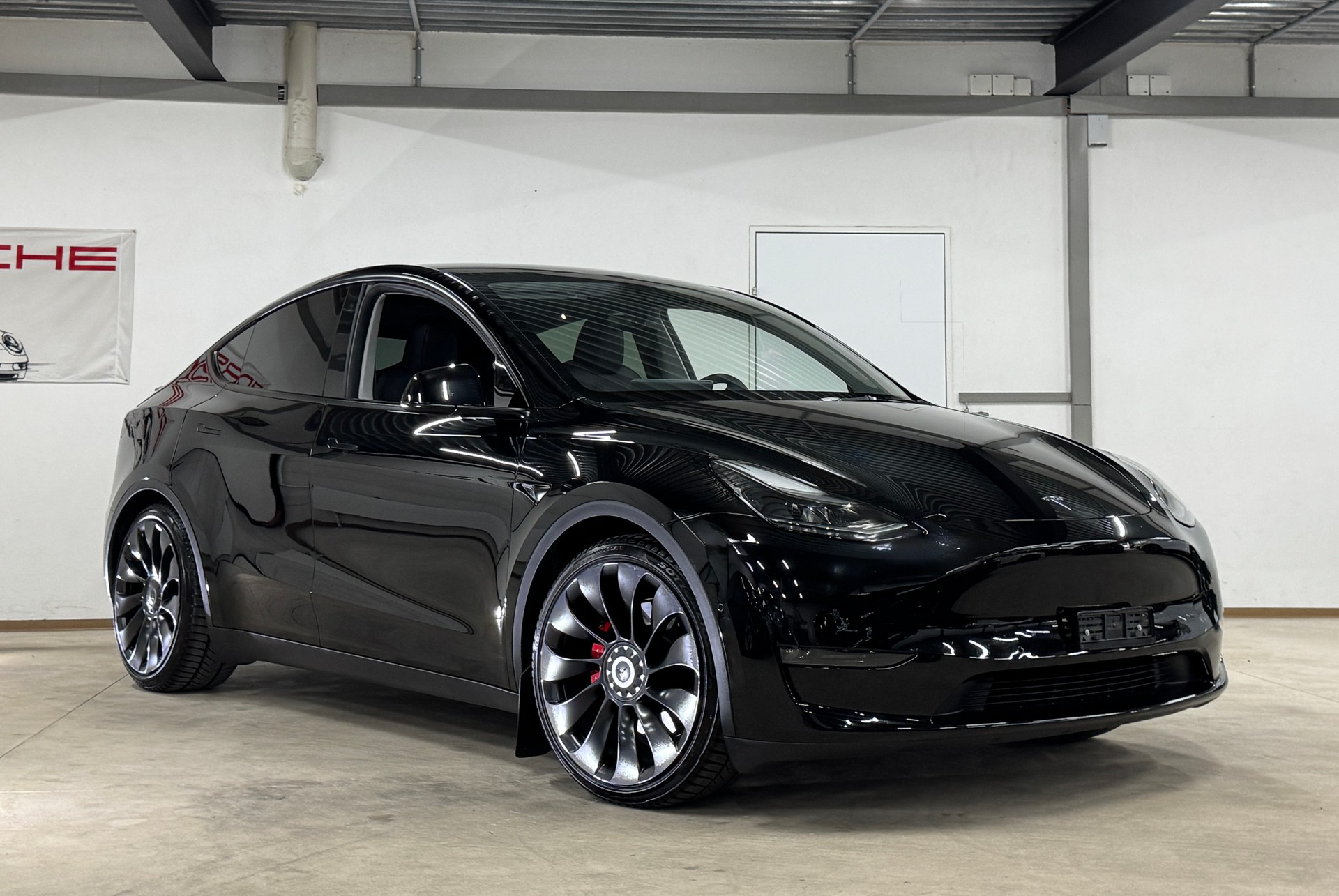 TESLA Model Y Black-Performance 534PSAllrad / Autopilot 3.0 inkl. FSD / AHK-image-2