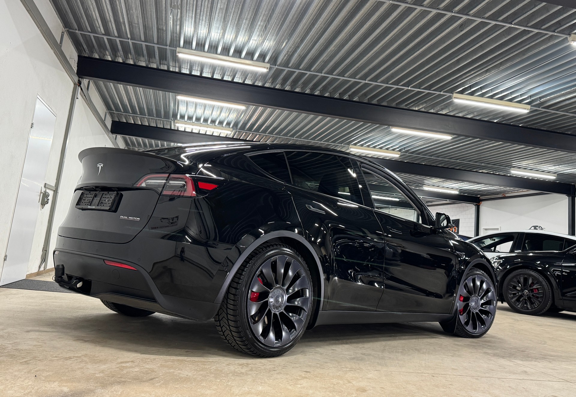 TESLA Model Y Black-Performance 534PSAllrad / Autopilot 3.0 inkl. FSD / AHK-image-4