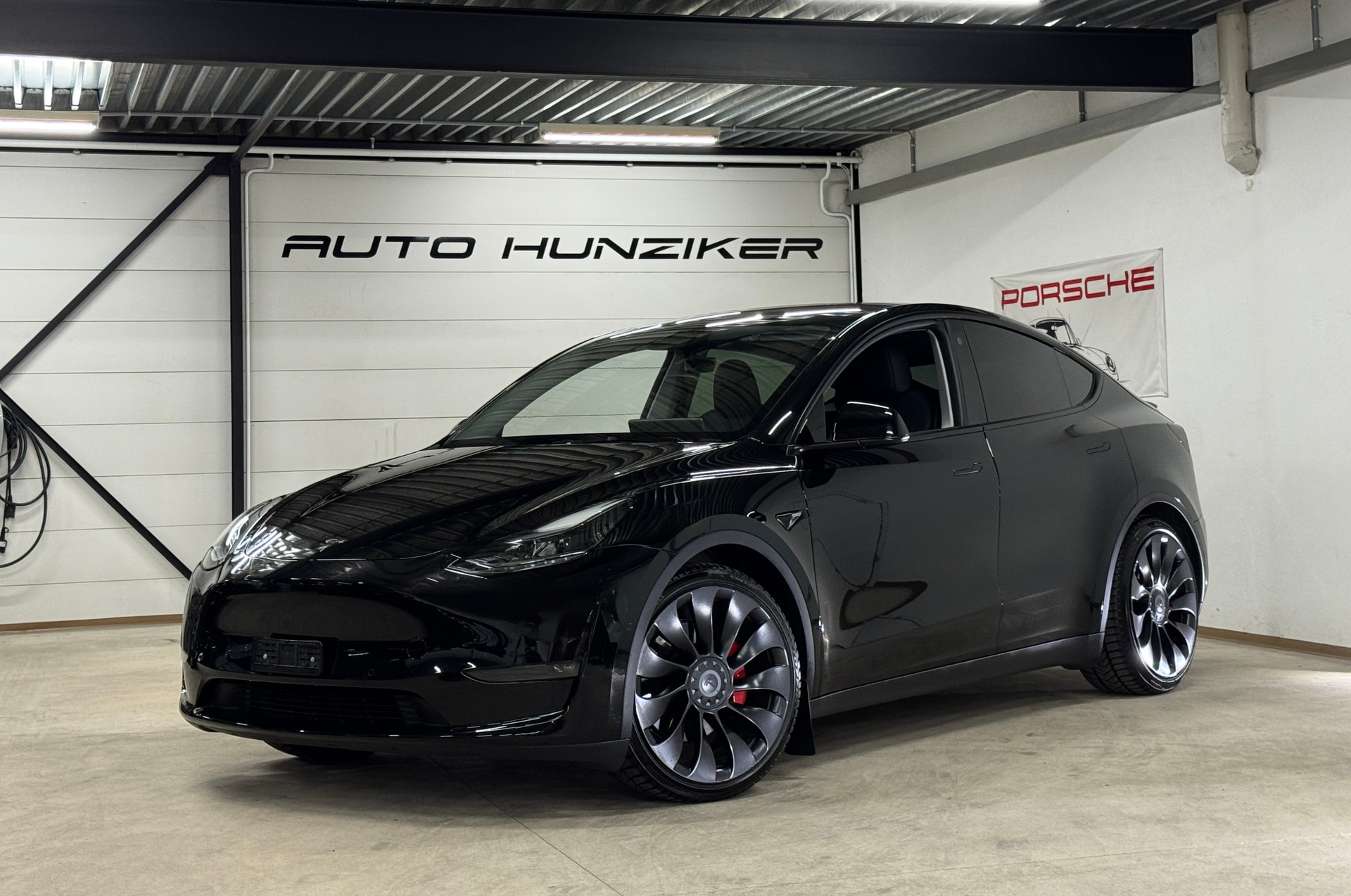 TESLA Model Y Black-Performance 534PSAllrad / Autopilot 3.0 inkl. FSD / AHK-image-0