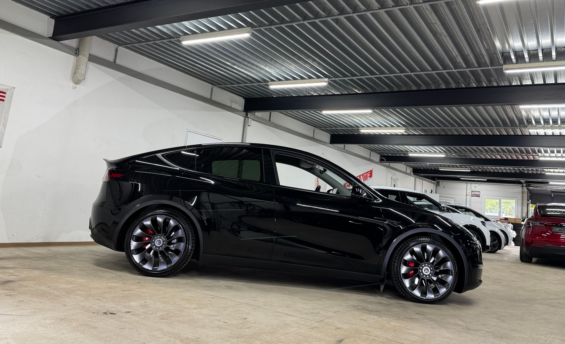 TESLA Model Y Black-Performance 534PSAllrad / Autopilot 3.0 inkl. FSD / AHK-image-3