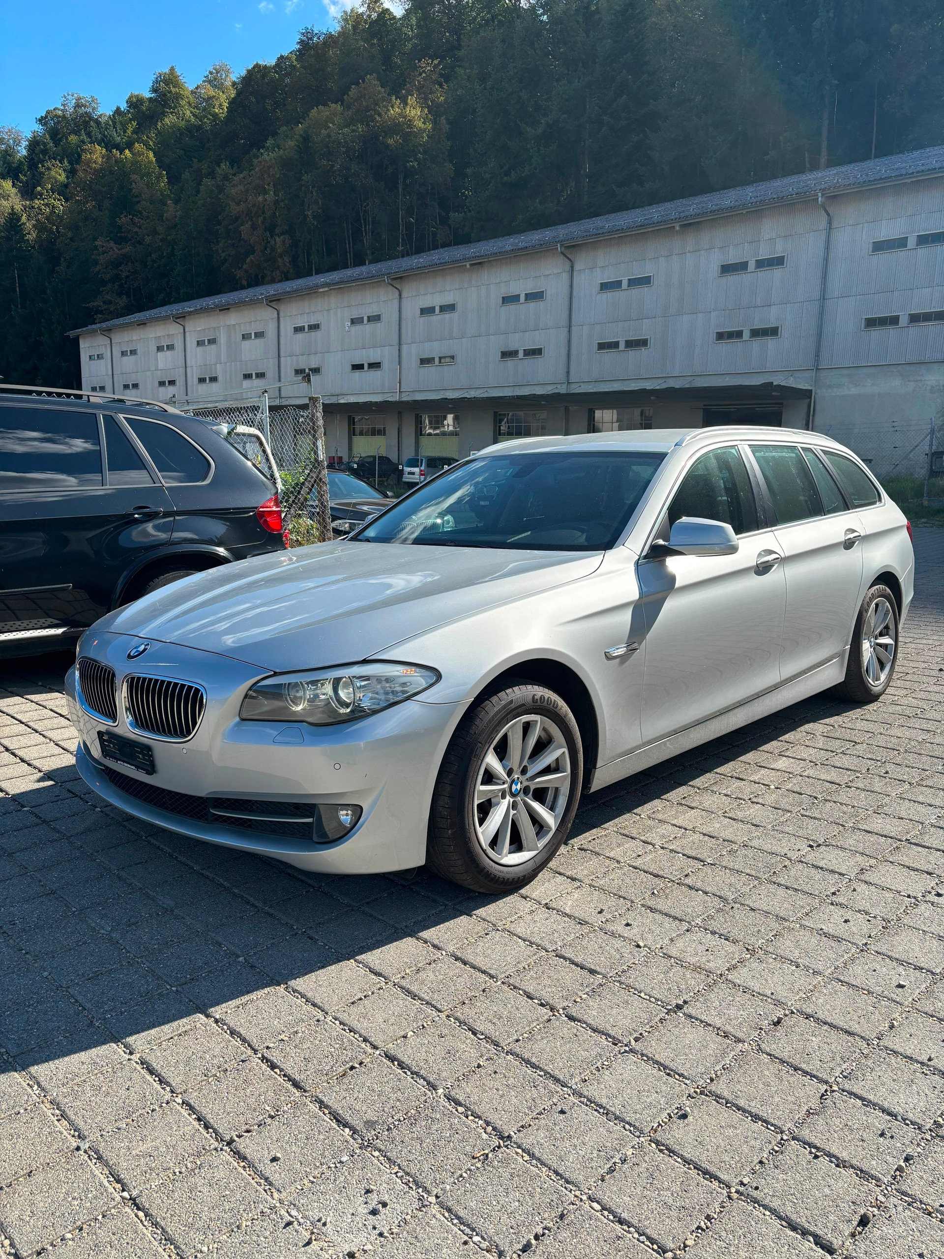 BMW 528i xDrive Touring Steptronic-image-0