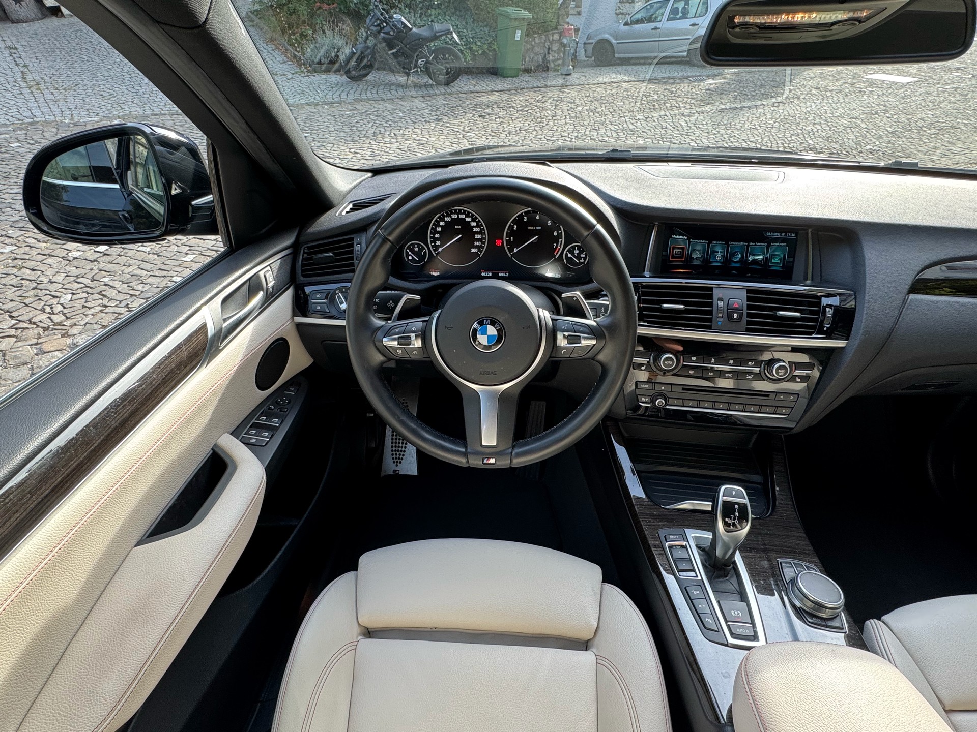 BMW 28i xDrive M Sport-image-9