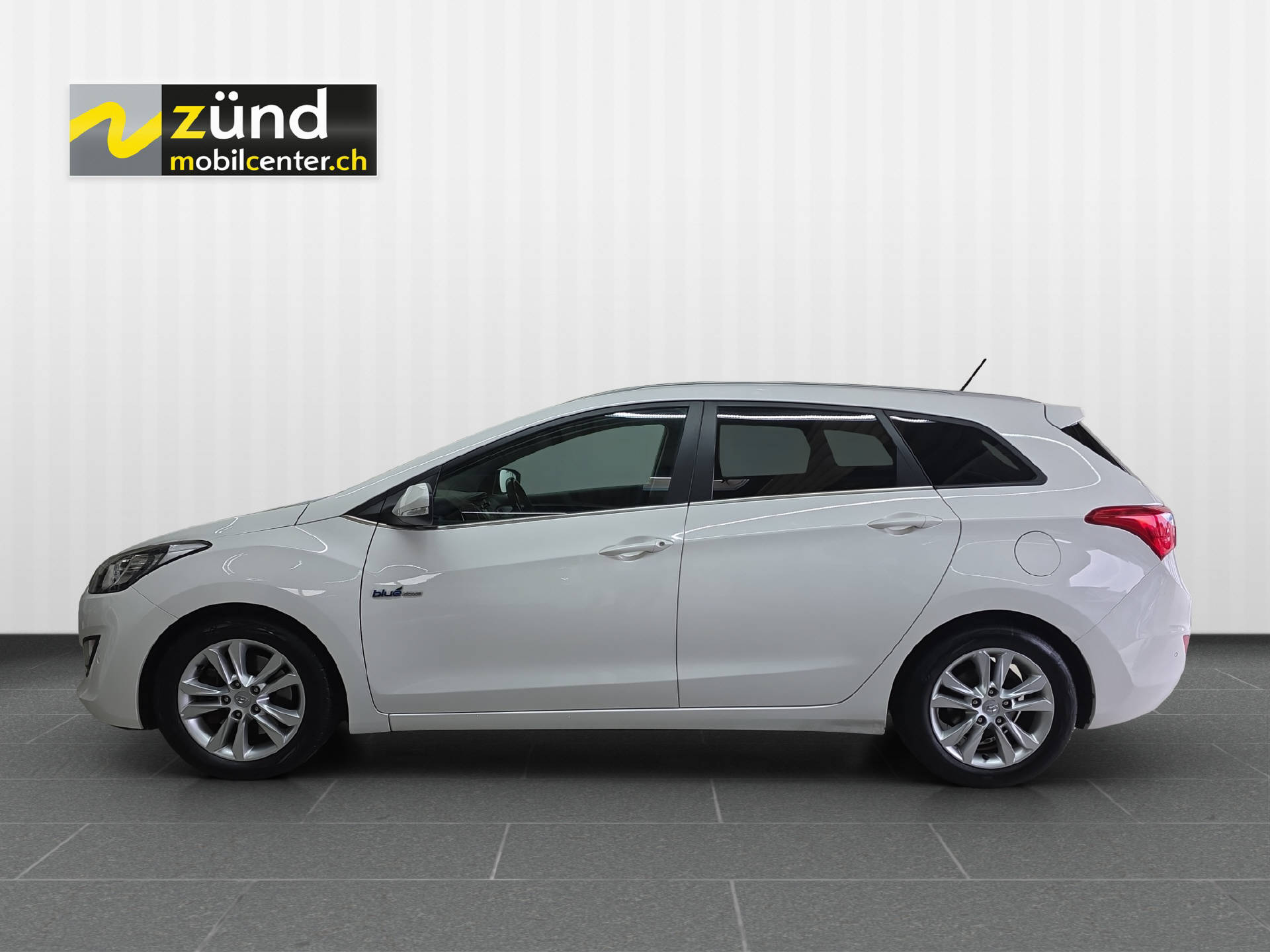 HYUNDAI i30 Wagon 1.6 GDi Premium-image-4