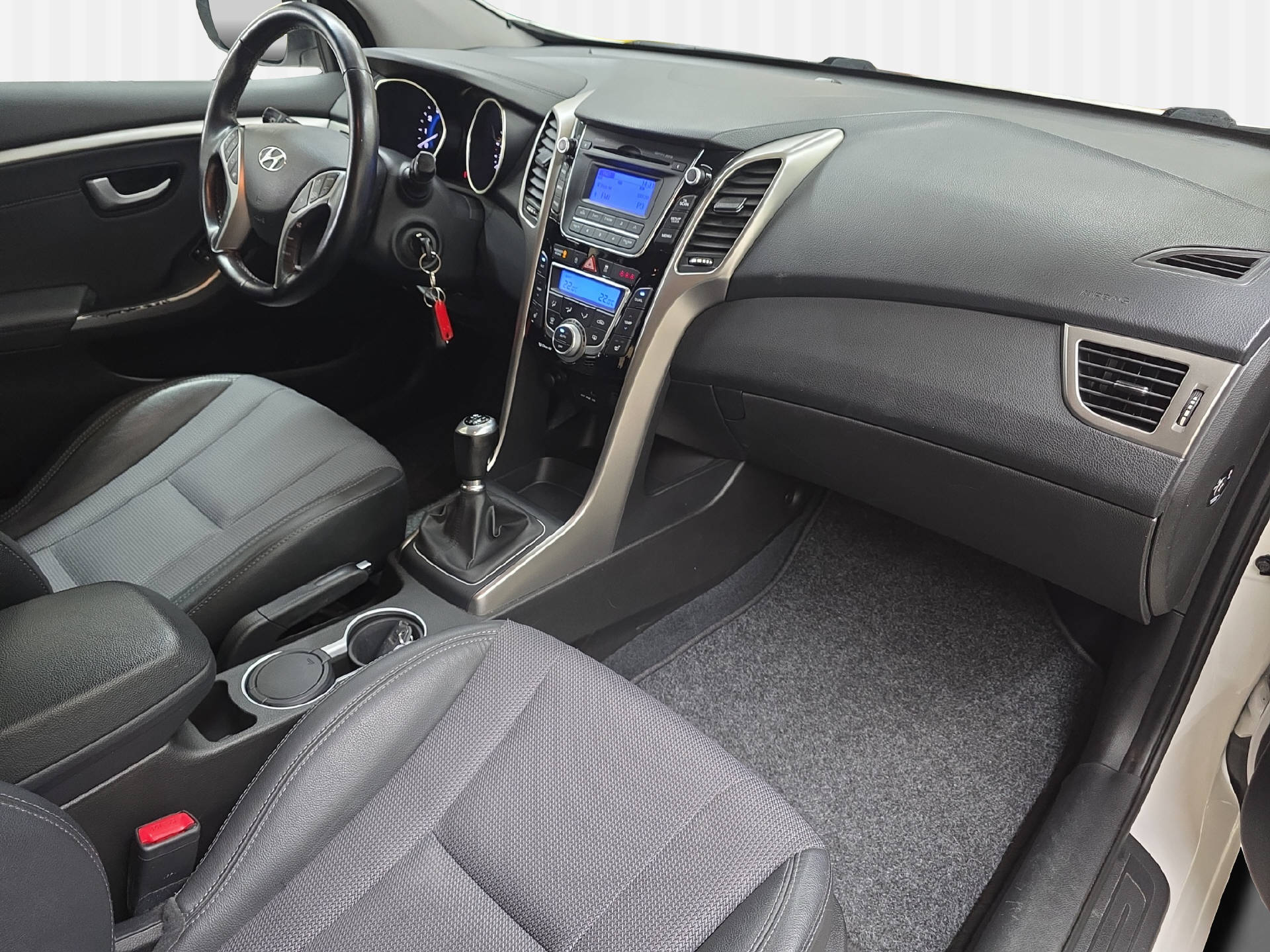 HYUNDAI i30 Wagon 1.6 GDi Premium-image-9