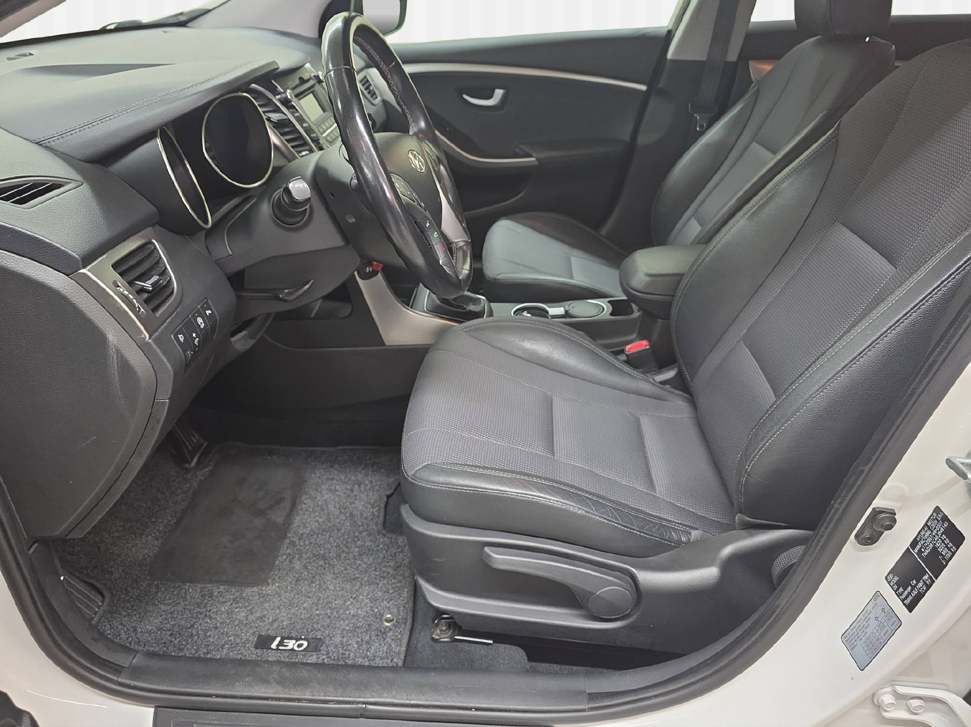 HYUNDAI i30 Wagon 1.6 GDi Premium-image-5